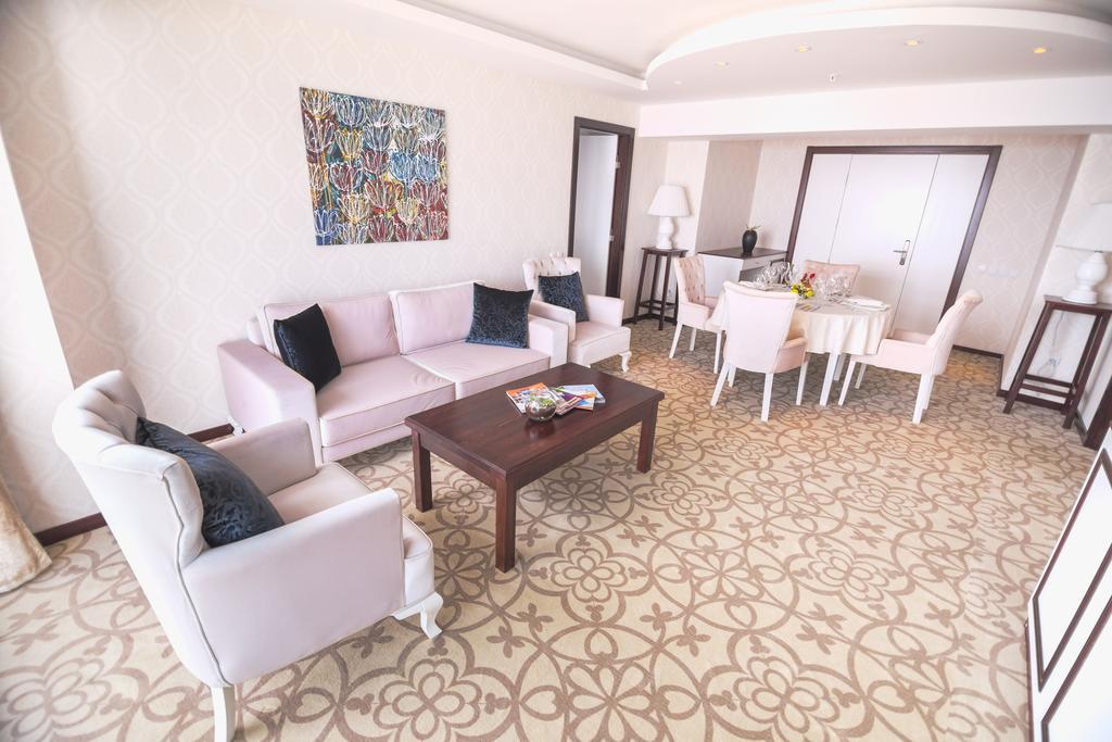 King Suite,221253674:JPEG